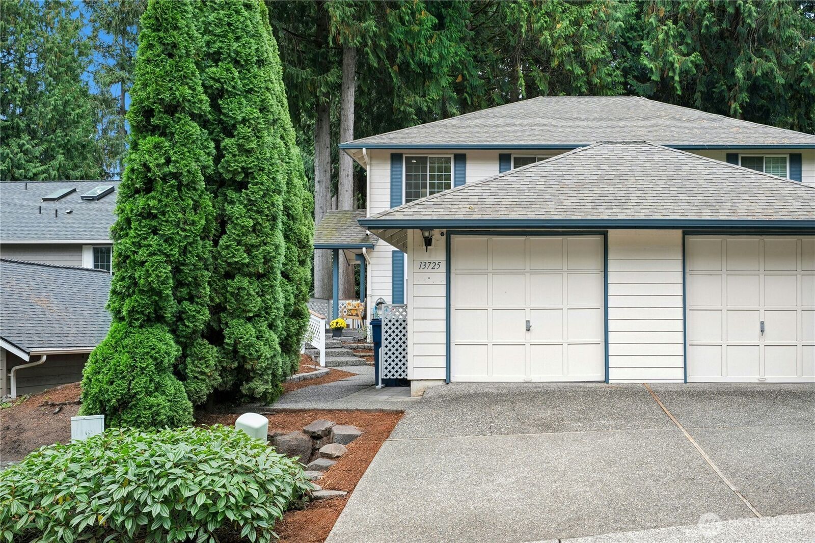 Property Photo: 13725 NE 87th Street WA 98052