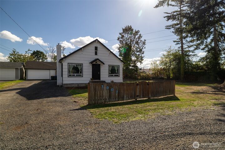 Property Photo:  1307 SW Johnson Avenue  WA 98532 