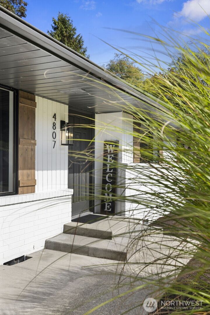 Property Photo:  4807  Bayview Lane  WA 98203 