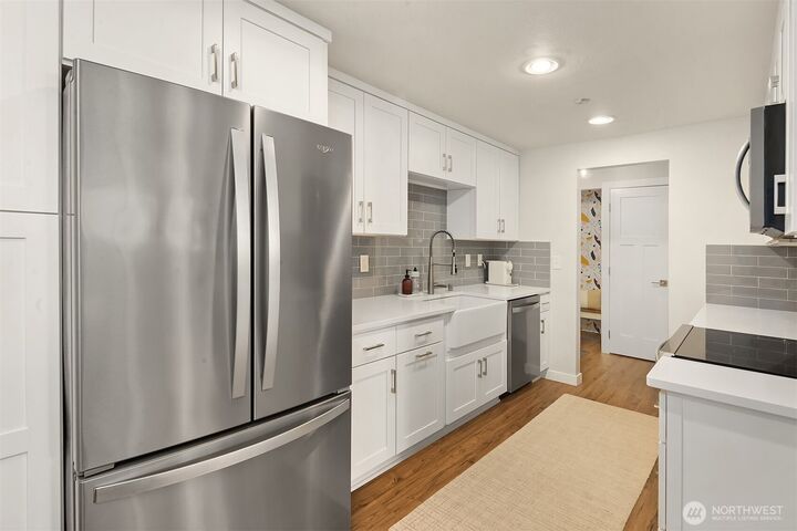 Property Photo:  11556  Greenwood Avenue N 102  WA 98133 