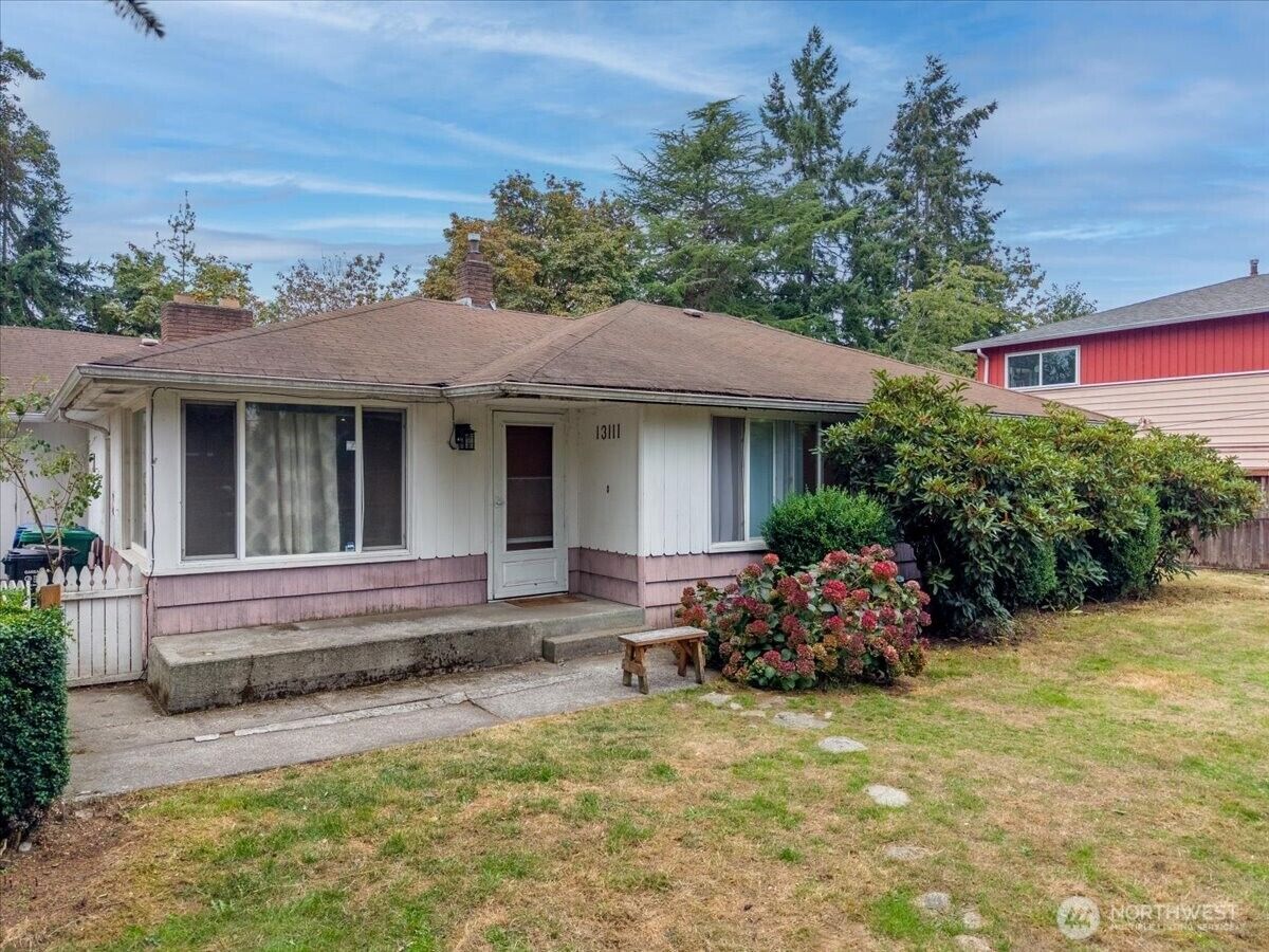 Property Photo:  13111  Ashworth Avenue N  WA 98133 