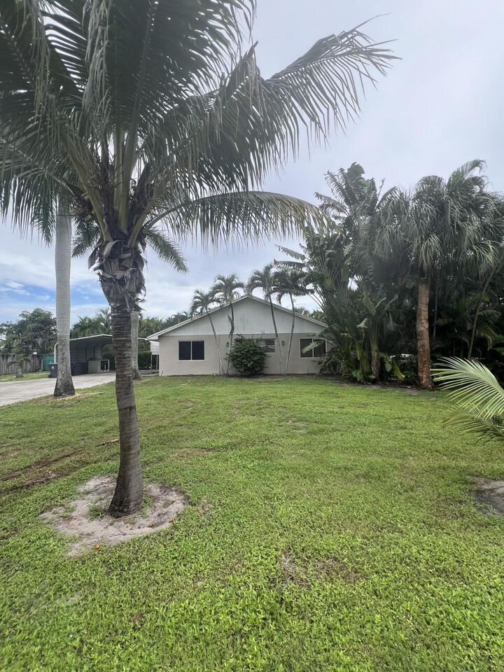 Property Photo: 2855 Boston Court FL 33462