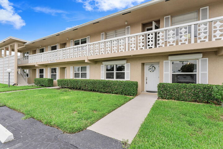 Property Photo:  1160 Mahogany Way 103  FL 33445 
