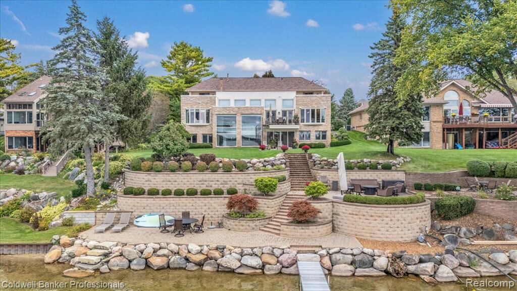 Property Photo:  2355 Cedar Key Drive  MI 48360 
