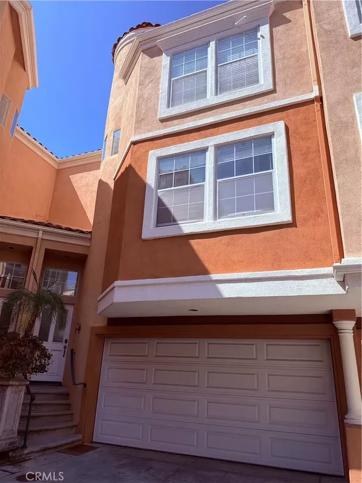 Property Photo: 8 Cuzzano Aisle CA 92606