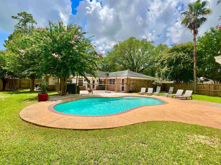 Property Photo: 6790 Greenwood TX 77706