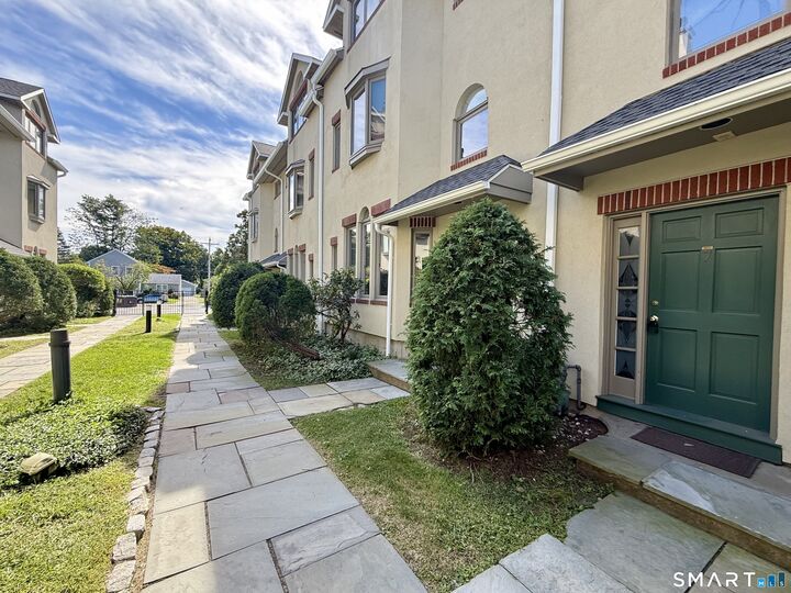 Property Photo:  869 Orange Street 7W  CT 06511 