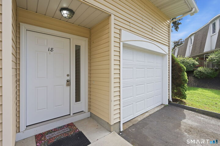 Property Photo:  18 Northbrook Court 18  CT 06108 