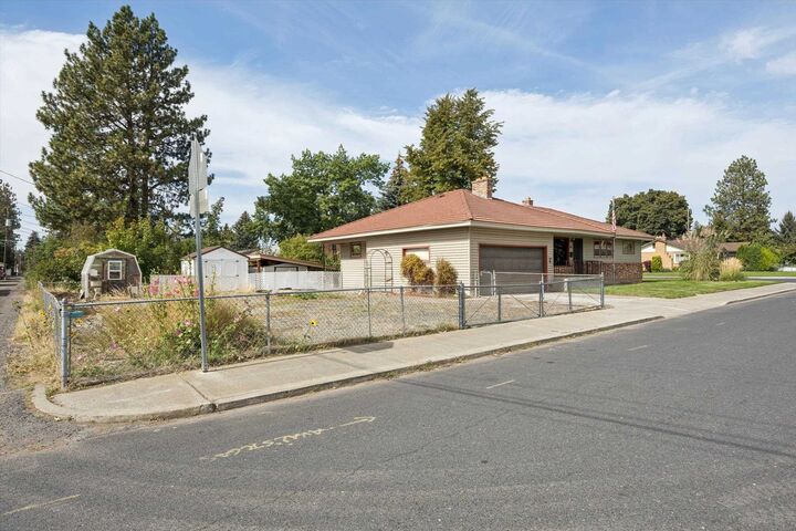 Property Photo: 5721 N Whitehouse St WA 99205