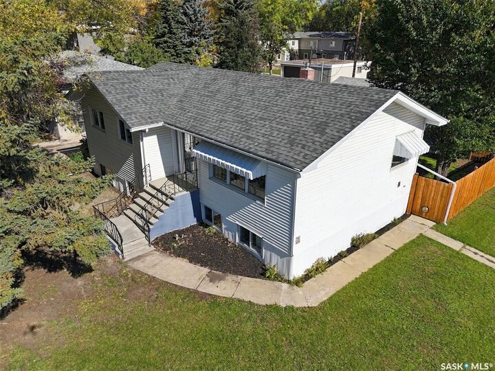 Property Photo:  302 McMillan Avenue  SK S7L 2T5 