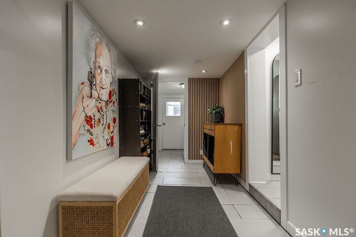 Property Photo:  1736 1st Avenue N  SK S7K 1Z6 