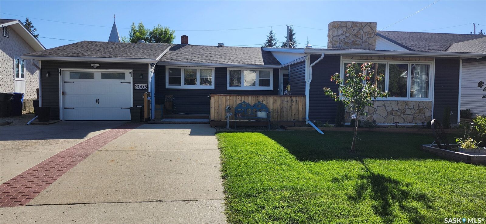 Property Photo:  2005 8th Street  SK S0K 3R0 