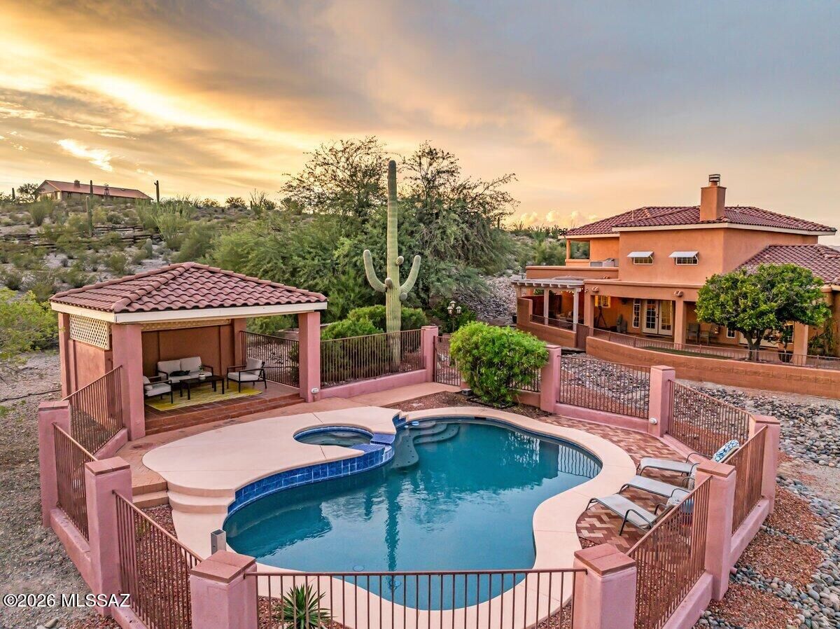 Property Photo:  5215 W Sunset Road  AZ 85743 