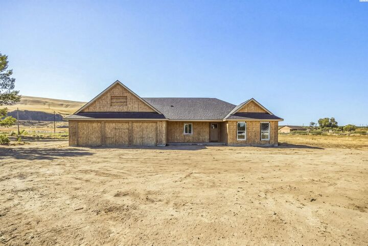 Property Photo:  90404 W Hess Road  WA 99350 