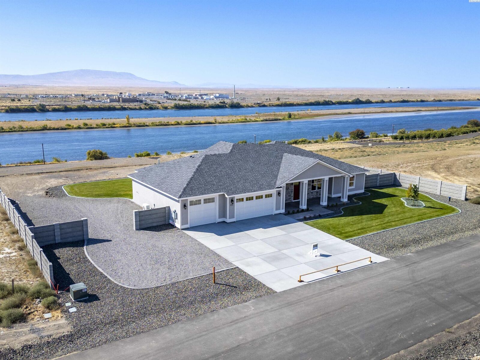 Property Photo:  359 Panoramic Drive  WA 99301 