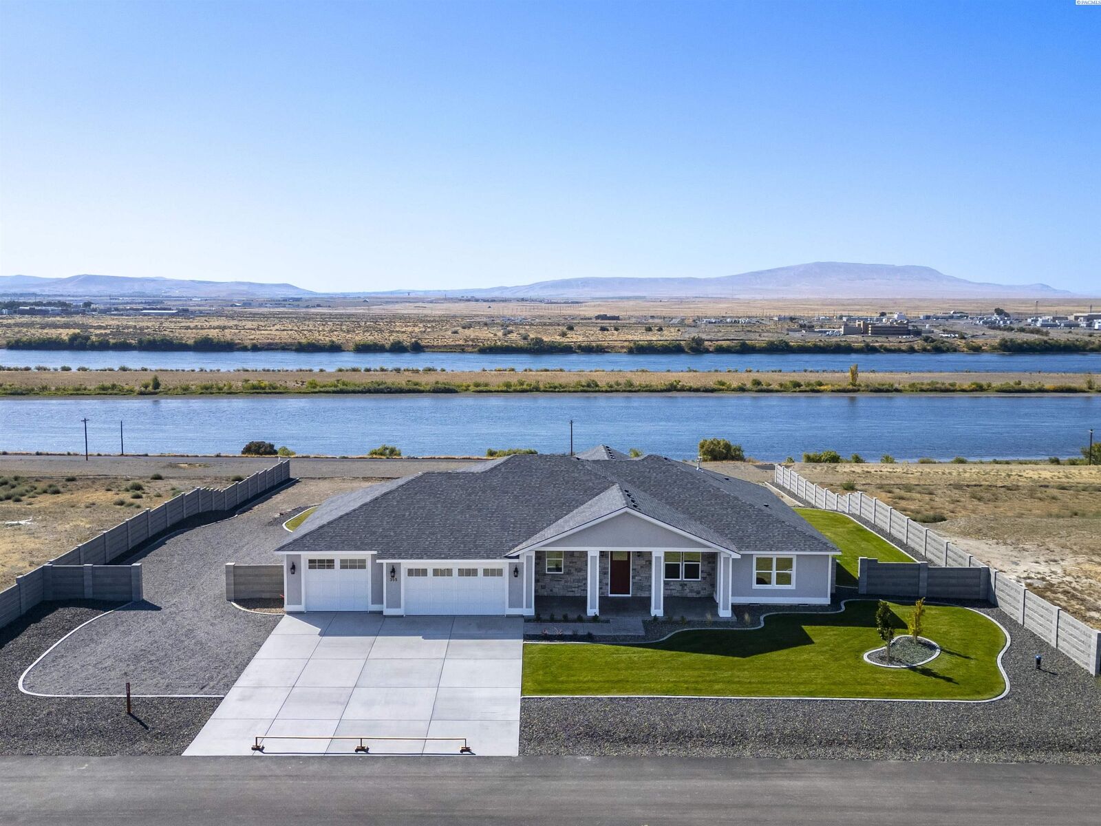 Property Photo:  359 Panoramic Drive  WA 99301 