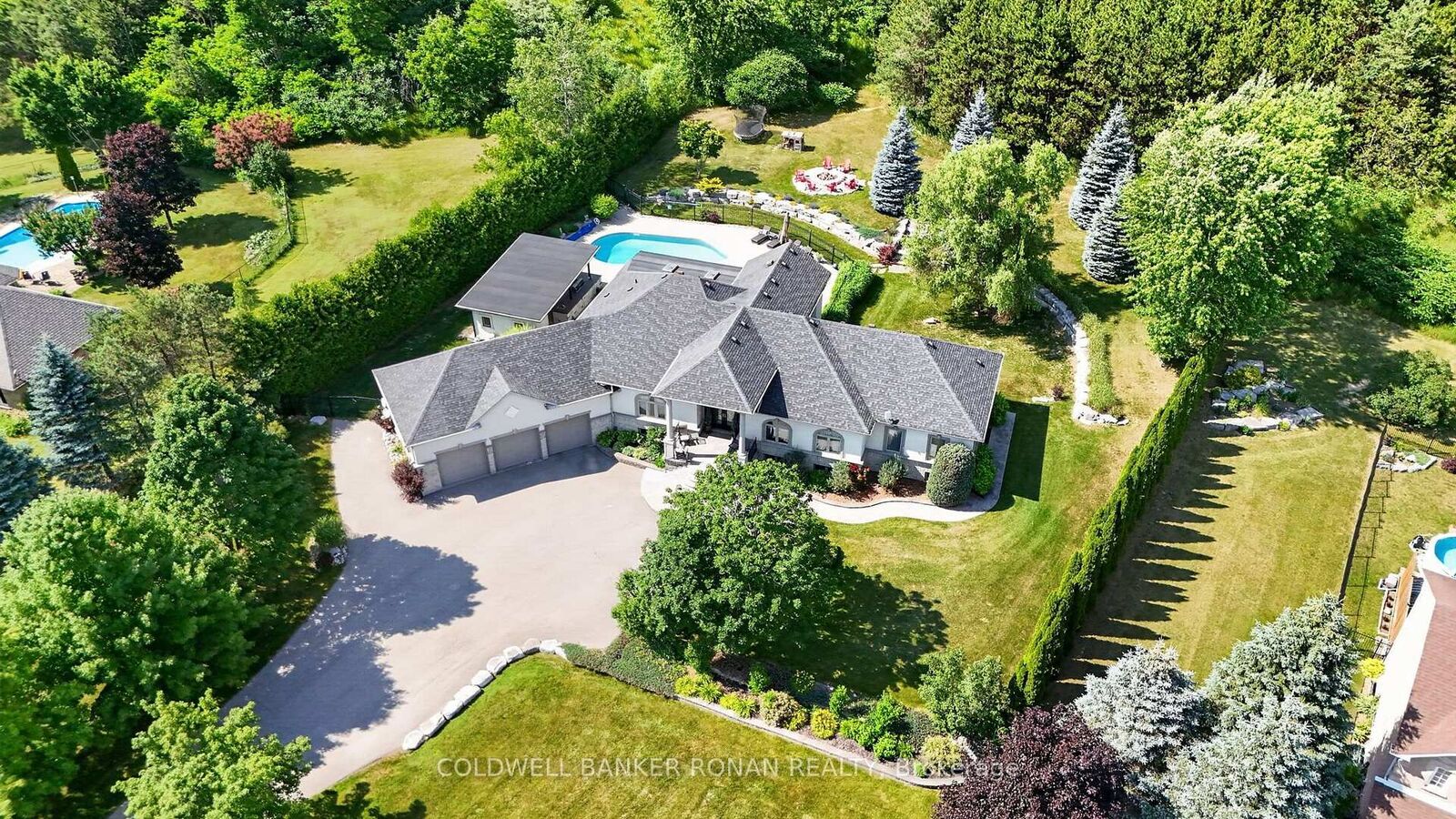 Property Photo: 9 Moraine Place ON L7E 0E5