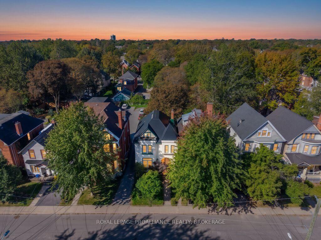 Photo de la propriété: 236 Frontenac Street ON K7L 3S6