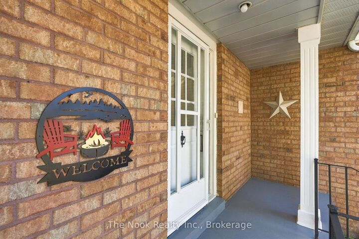 Photo de la propriété:  38 Galbraith Court  ON L1C 4P5 