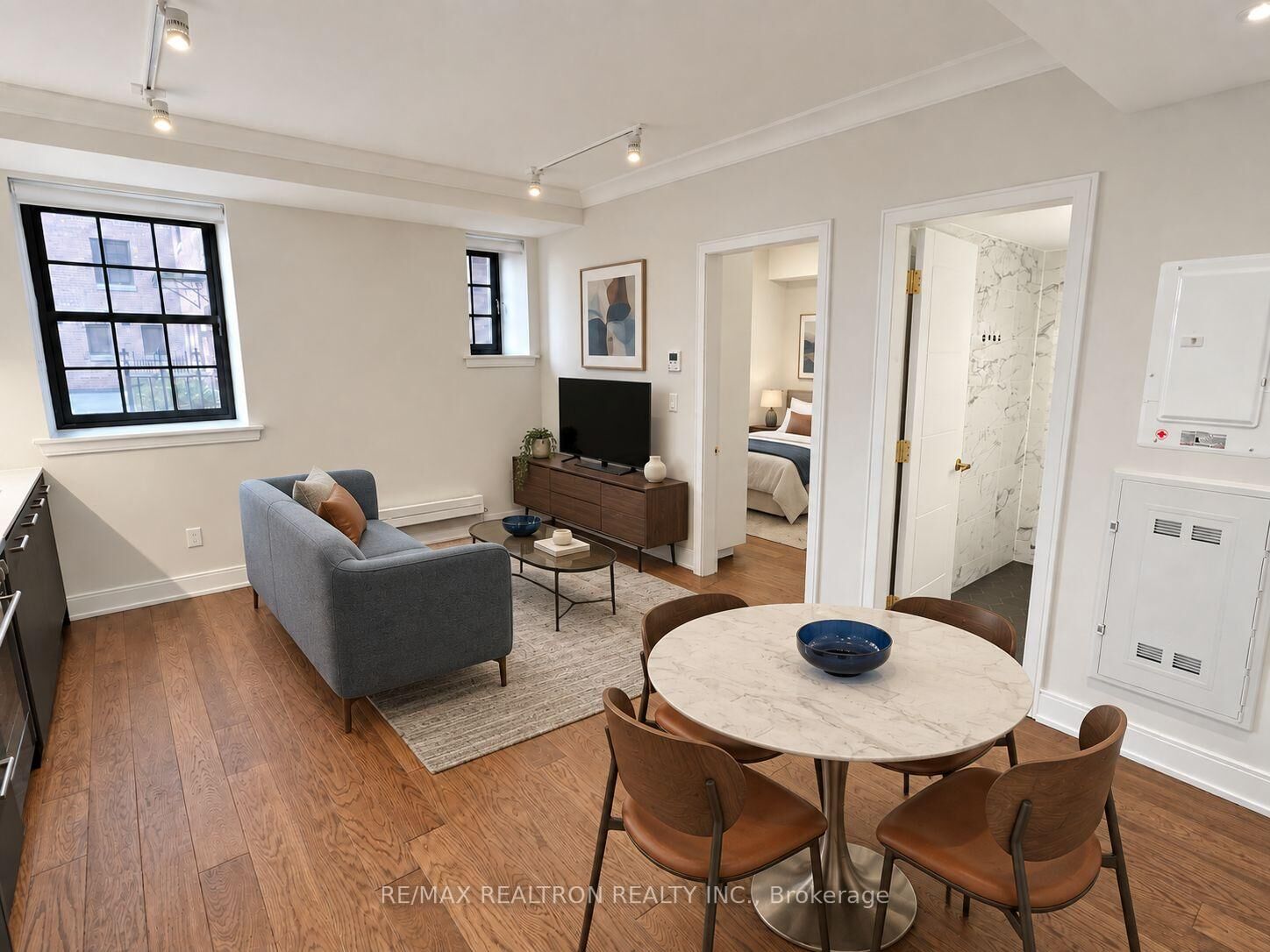 Property Photo:  2 Clarendon Avenue 120  ON M4V 1H9 