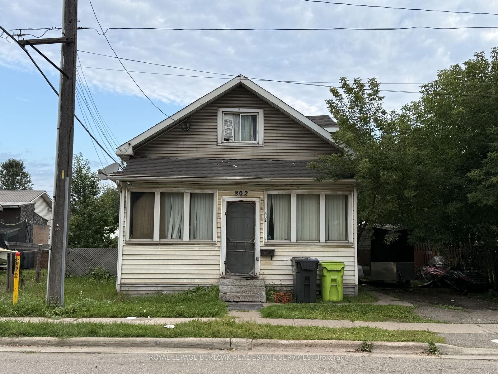 Property Photo:  802 Bonney Street  ON P6C 1A3 