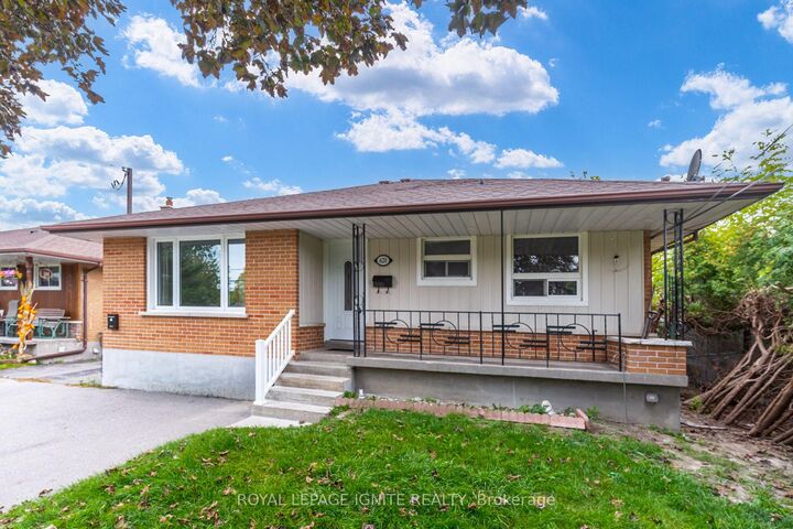 Property Photo:  620 Central Park Boulevard N  ON L1G 6A4 
