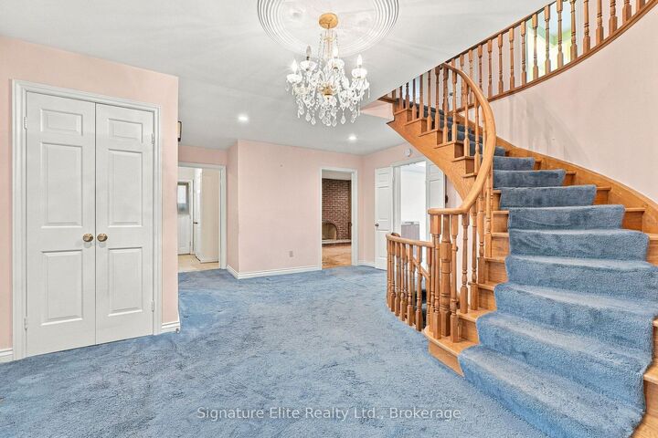 Property Photo: 20 Riderwood Drive ON M2L 2X3