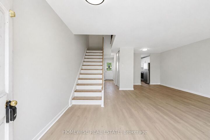 Property Photo:  1400 Winding Trail 24  ON L4X 1W9 