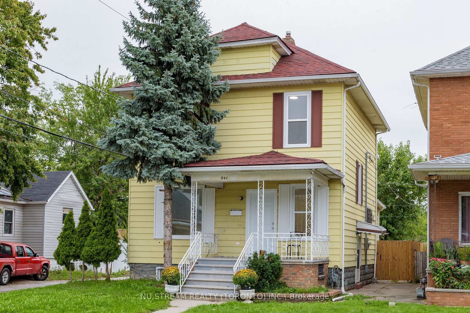 Property Photo:  941 Cataraqui Street  ON N9A 3P7 