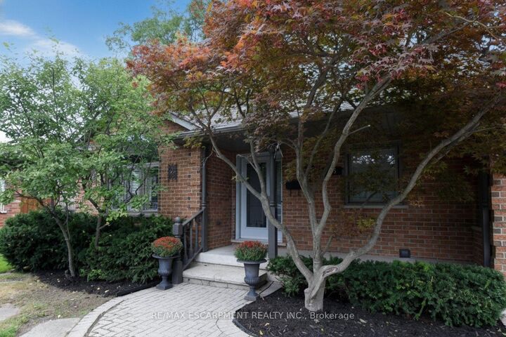 Photo de la propriété: 715 Bateman Court ON L7T 4K5