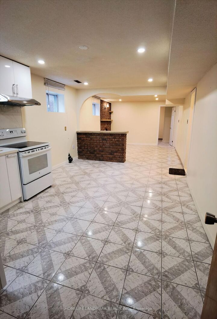 Property Photo:  2428 Cashmere Avenue Lower  ON L5B 2M6 