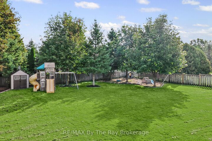 Property Photo:  2 Red Oak Drive  ON L9Z 1J5 