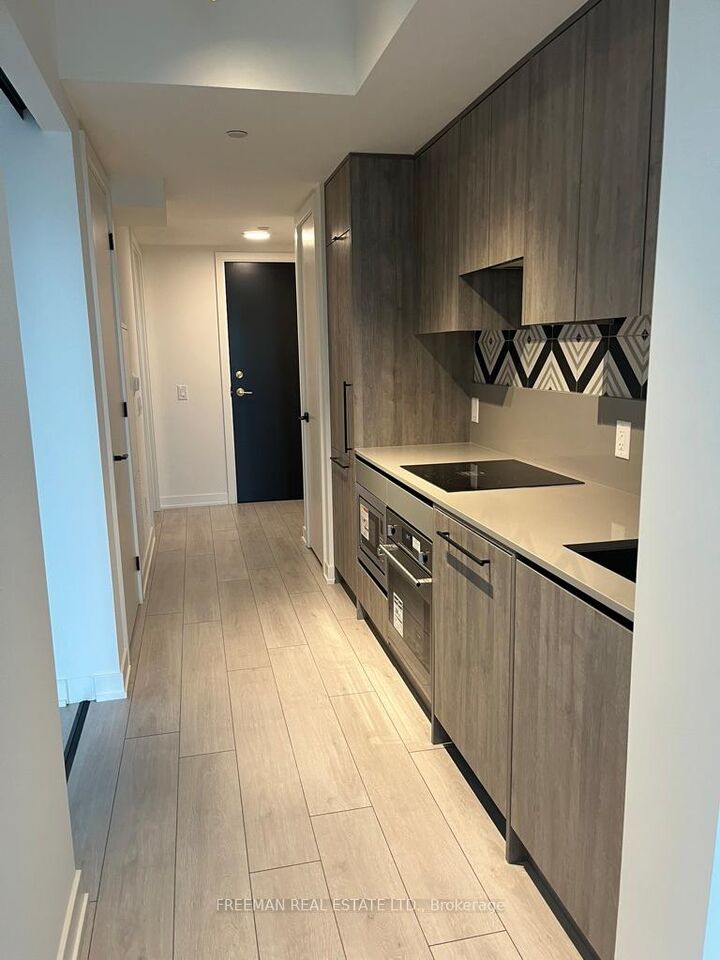 Property Photo: 5 Lakeview Avenue 406 ON M6J 0H3