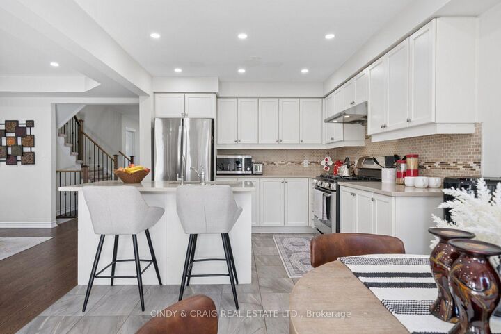 Photo de la propriété: 170 Elmer Adams Drive ON L1E 0G4