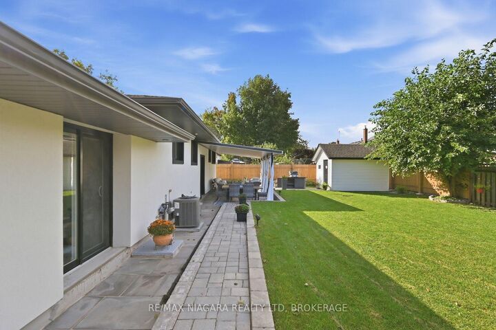 Property Photo:  9 Bishops Road  ON L2M 1T8 