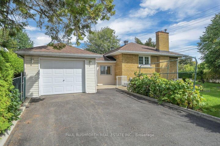 Photo de la propriété:  41 Capilano Drive  ON K2E 6G3 