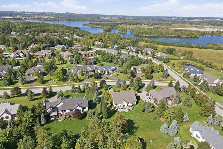 Photo de la propriété: 4 Island Lake Road ON L9W 5K6