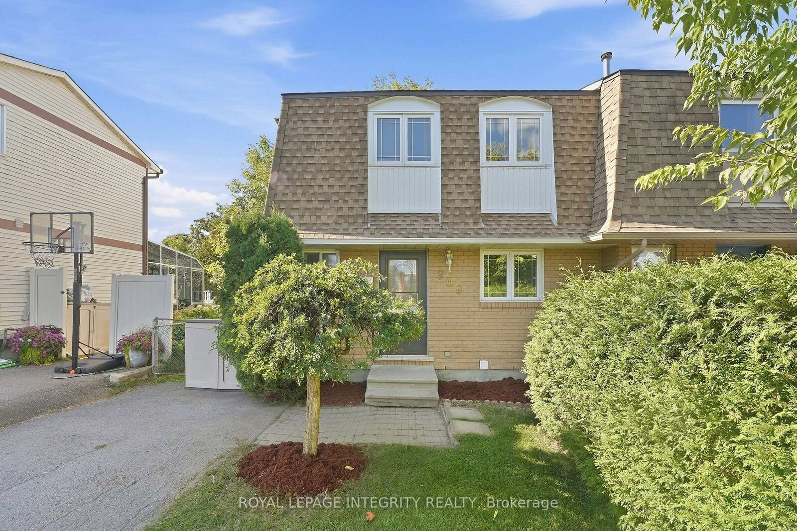 Photo de la propriété:  909 Lawnsberry Drive  ON K1E 1Y2 