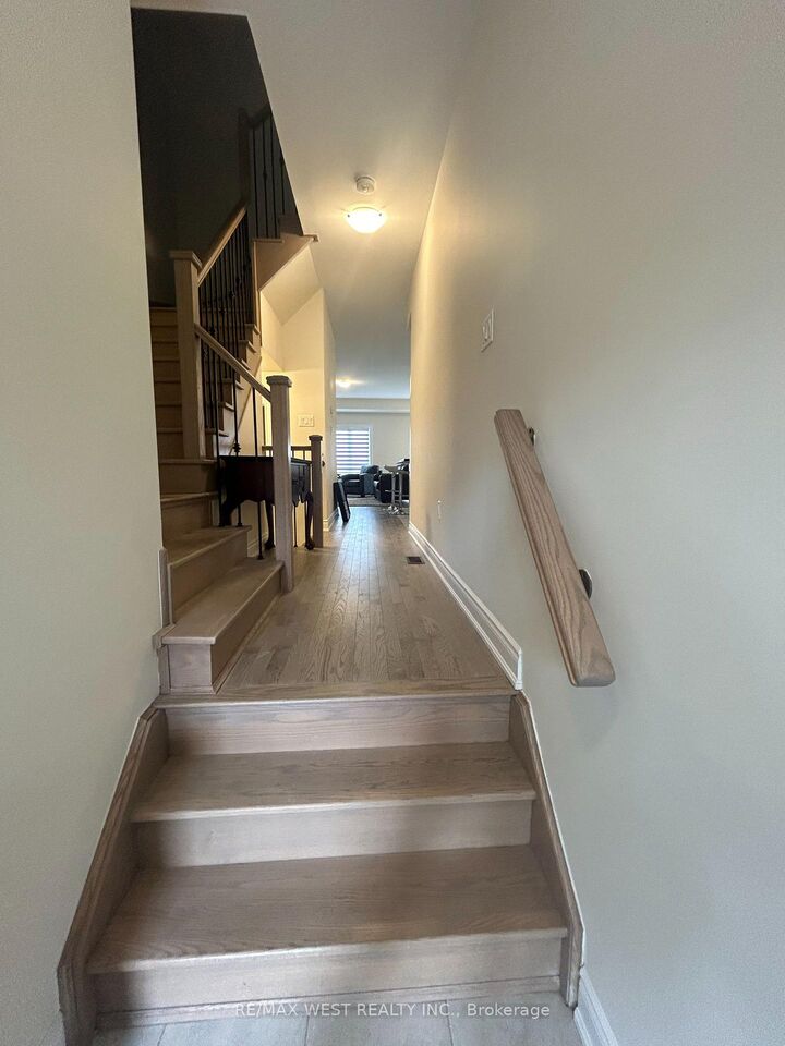 Property Photo:  50 Lorne Thomas Place  ON L9R 0T8 