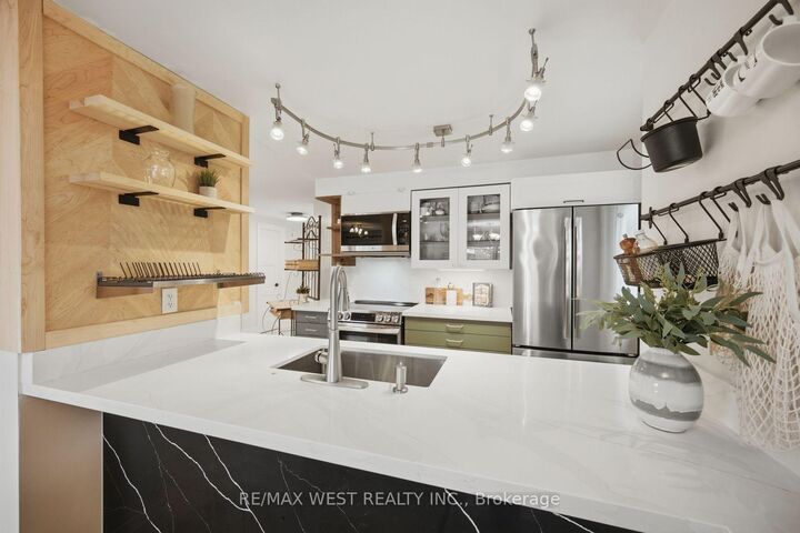 Property Photo:  11 Ambler Bay N/A  ON L4M 7A4 