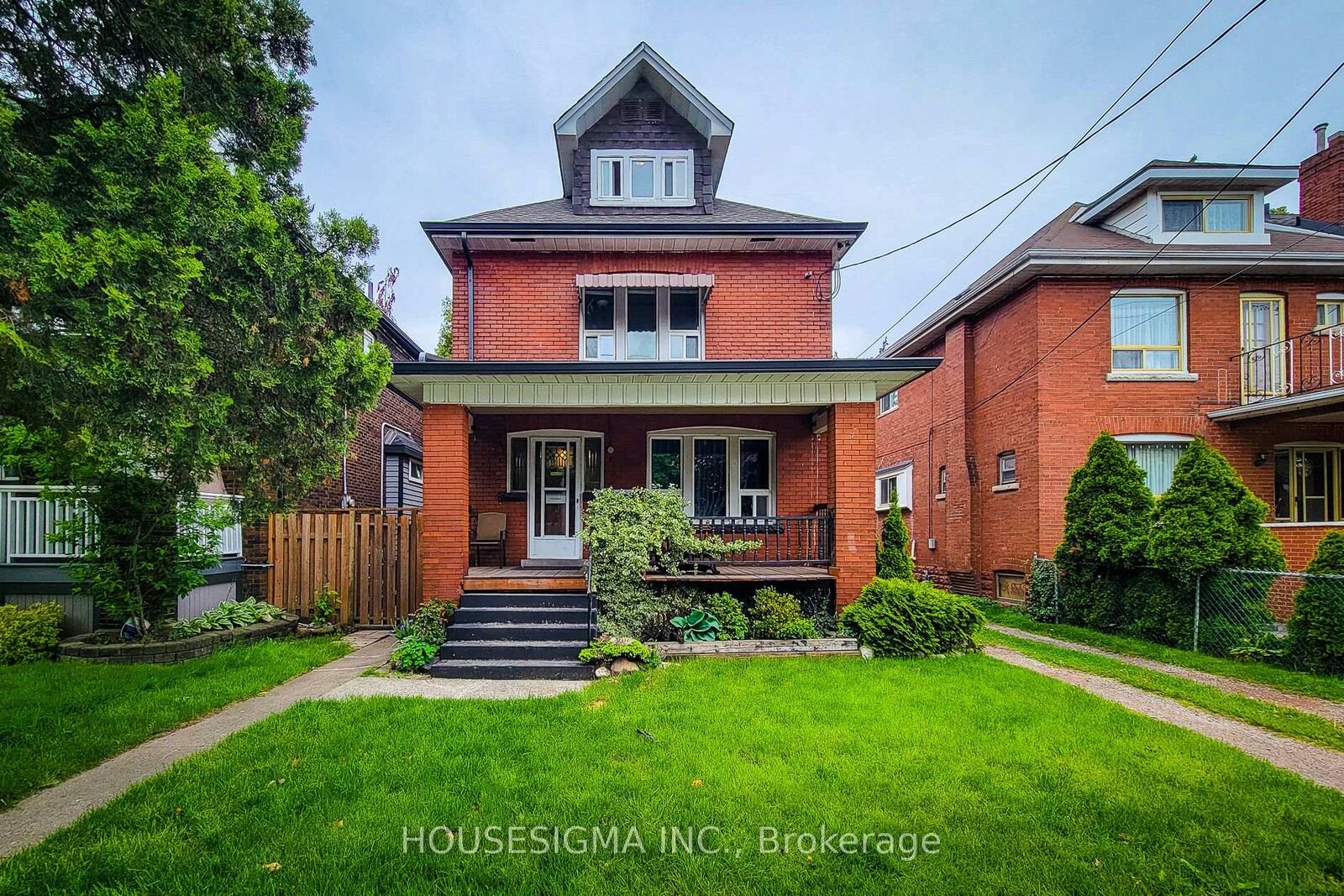 Property Photo:  46 Ottawa Street S 2  ON L8K 2E1 