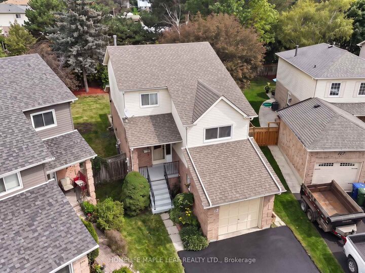 Photo de la propriété:  12 Giles Court  ON L1N 8T5 