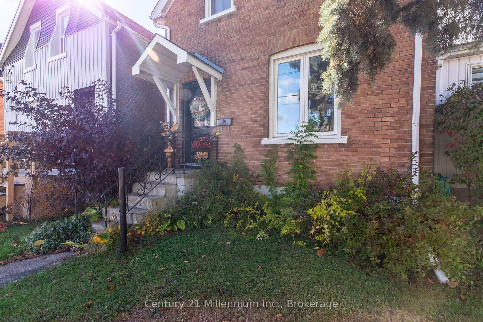 Property Photo:  1282 1st Avenue W  ON N4K 4L1 