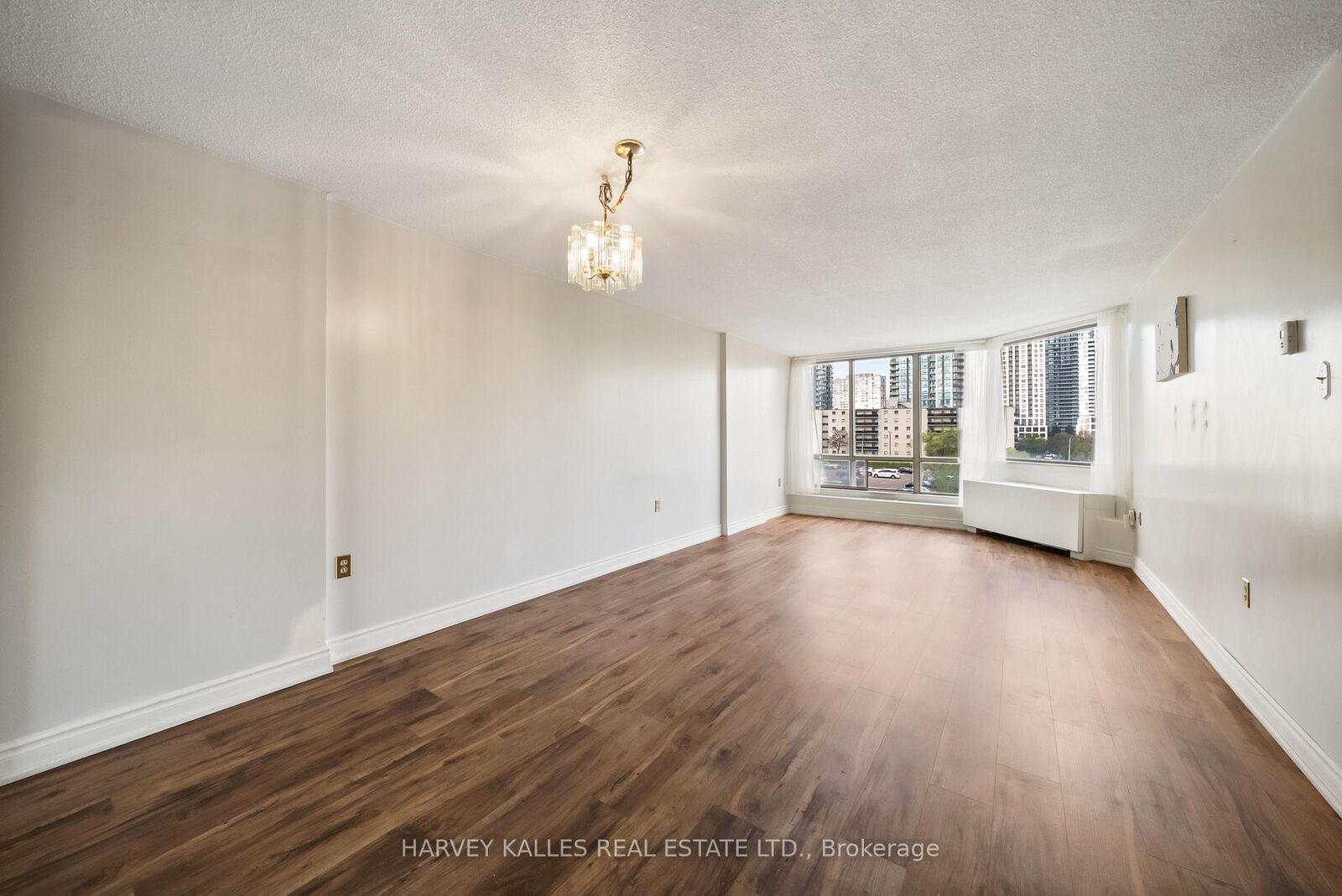 Property Photo:  25 Fairview Road 505  ON L5B 3Y8 