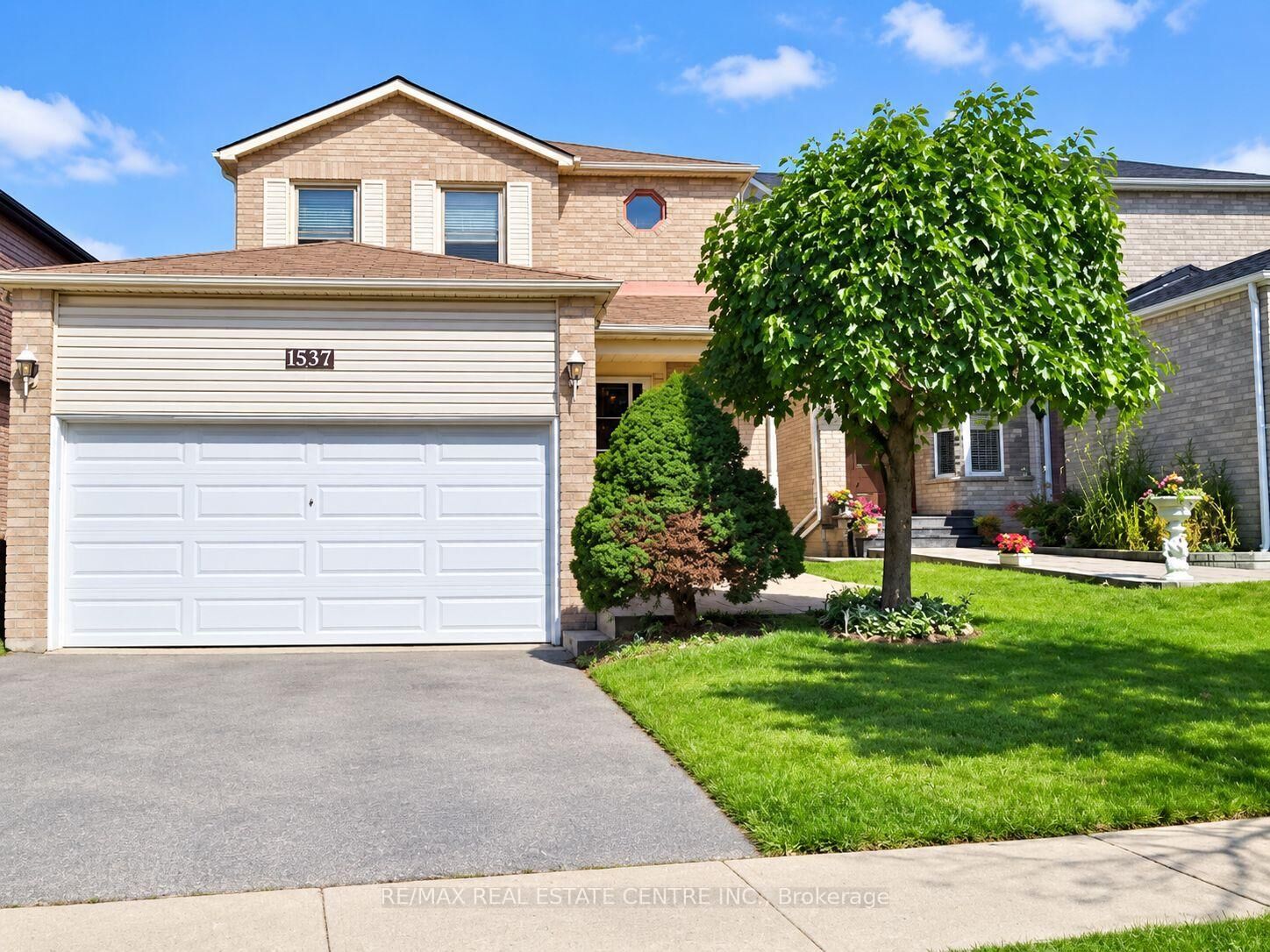 Property Photo:  1537 Cuthbert Avenue  ON L5M 3R6 