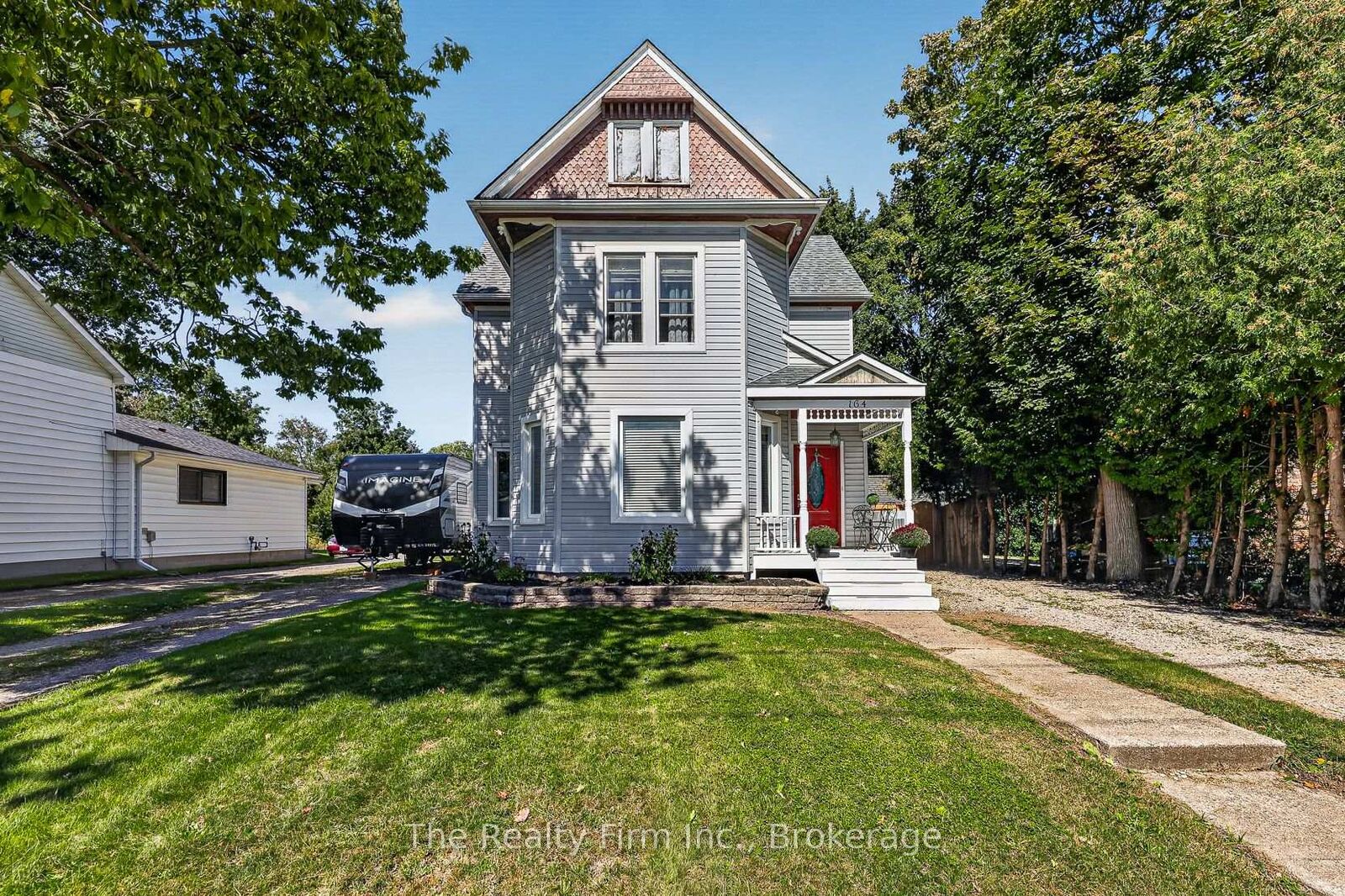 Property Photo:  164 Victoria Street  ON N5C 2N1 