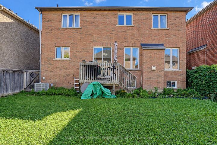 Property Photo: 14 Shiner Drive ON L4E 4V5