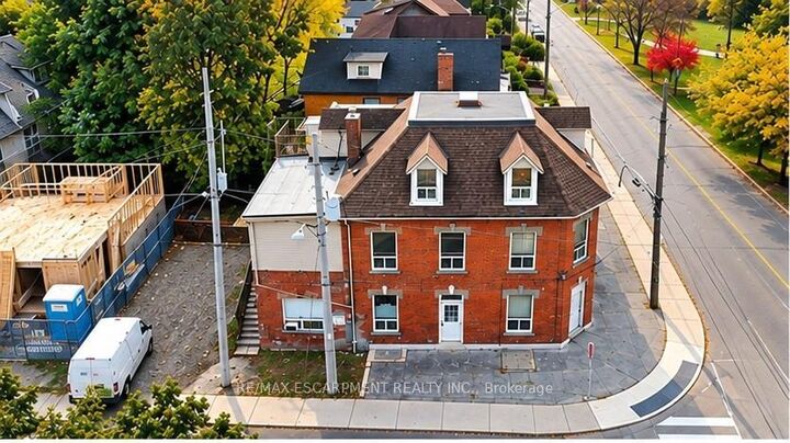 Photo de la propriété: 74 Locke Street N ON L8R 3A5