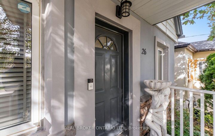 Photo de la propriété: 26 Roxaline Street ON M9P 2Y9