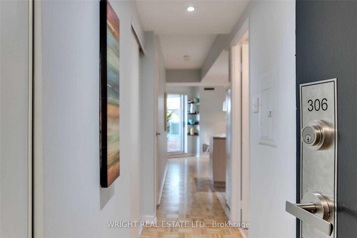 Property Photo: 8 Oxford Street 306 ON M5T 2N9